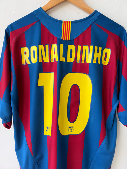 (M) Barcelona 2005-06 Home Shirt Ronaldinho #10