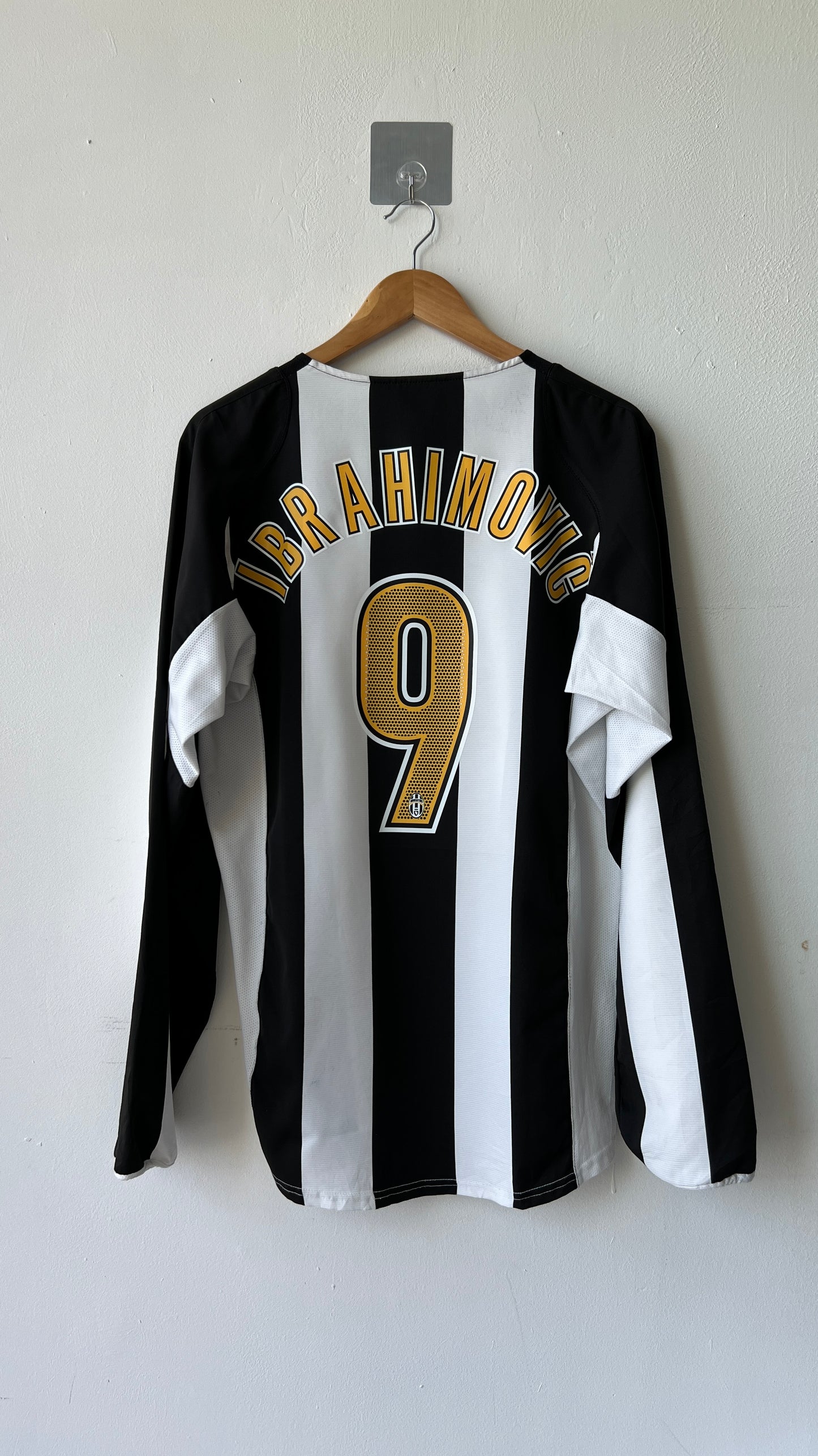 Juventus 2004-05 Home L/S Shirt Ibrahimovic #9 (L)