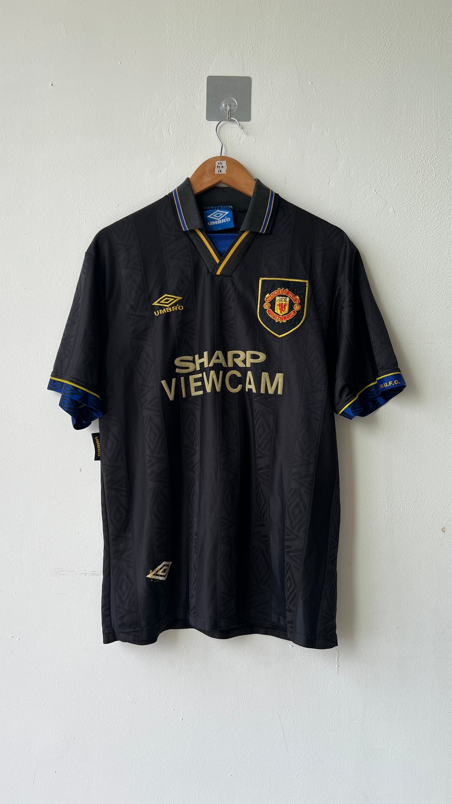 Manchester United 1993-95 Away Shirt Cantona #7 (L)