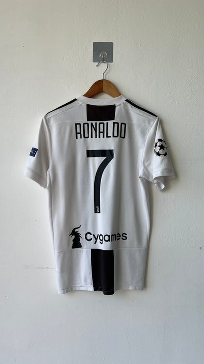 Juventus 2018-19 Home Shirt Ronaldo #7 (M)