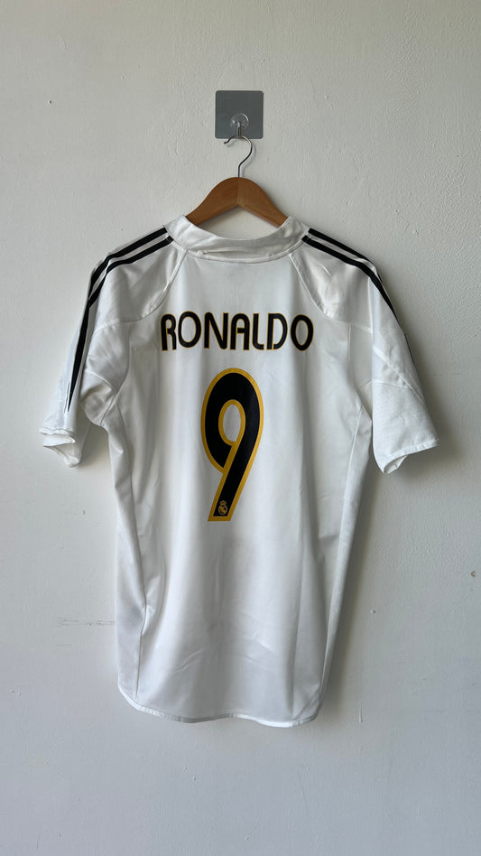 Real Madrid 2004-05 Home Shirt Ronaldo #9 (M)