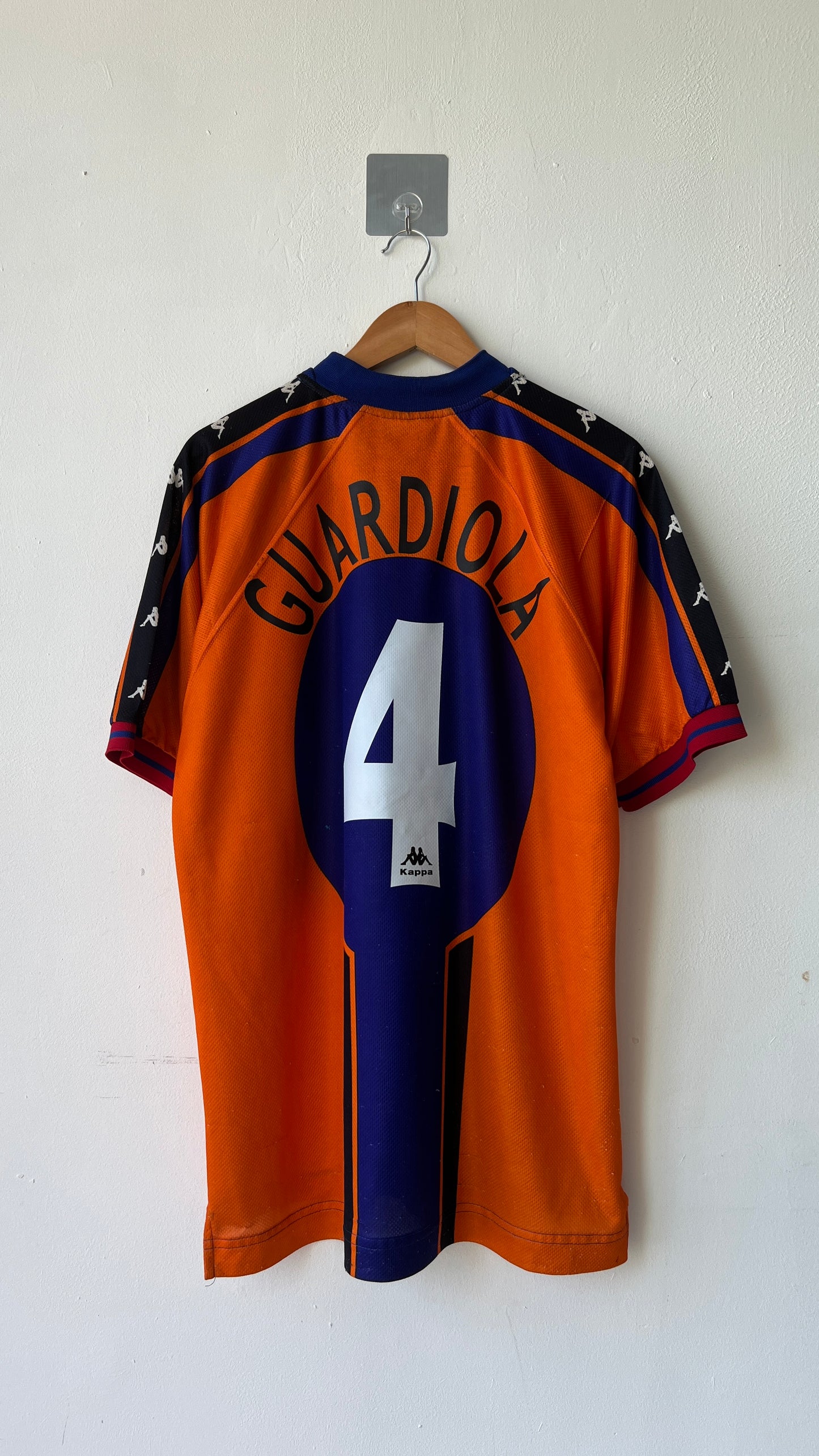 Barcelona 1997-98 Away Shirt Guardiola #4 (XL)