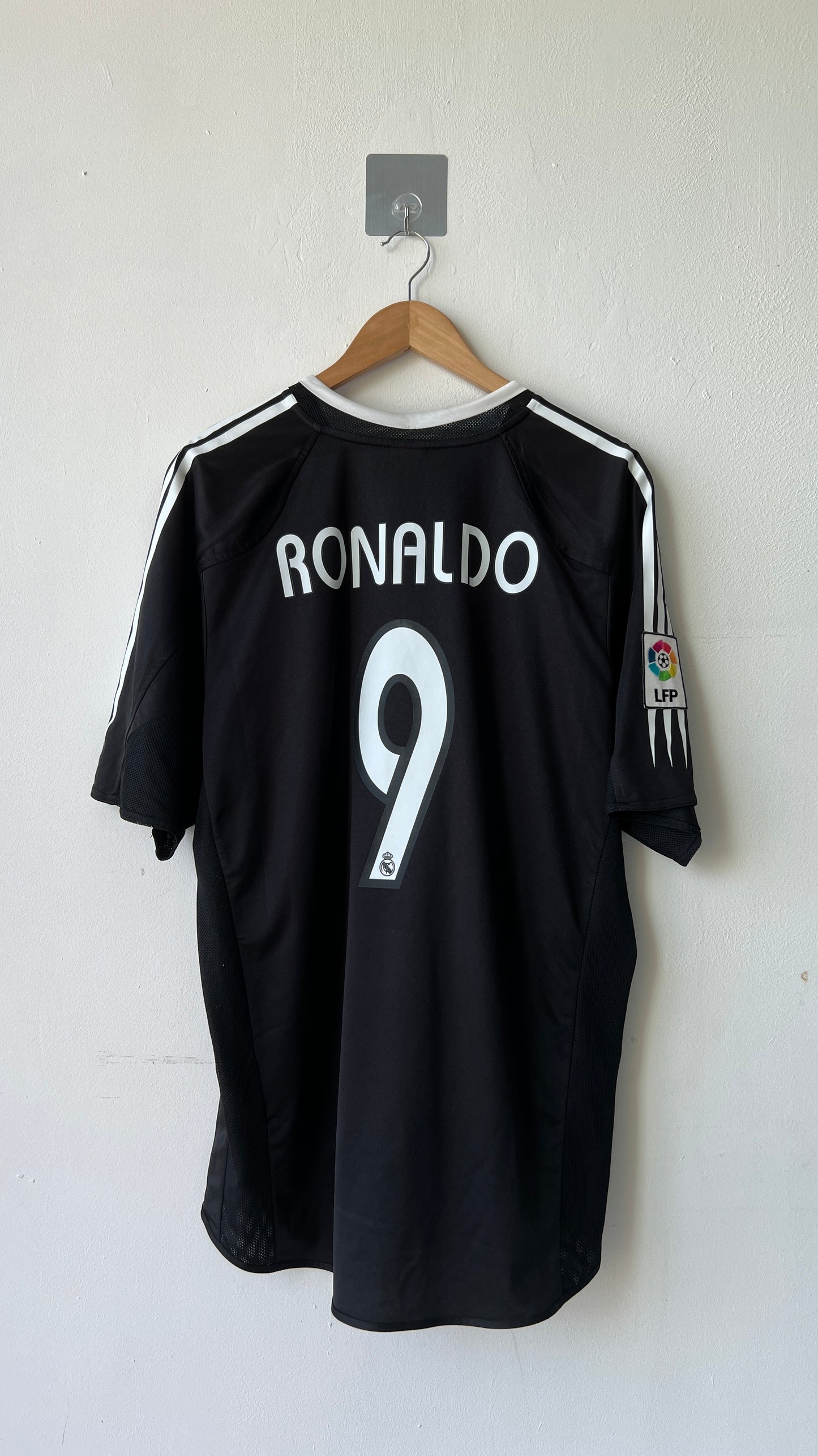 Real Madrid 2004-05 Away Shirt Ronaldo #9 (XL)