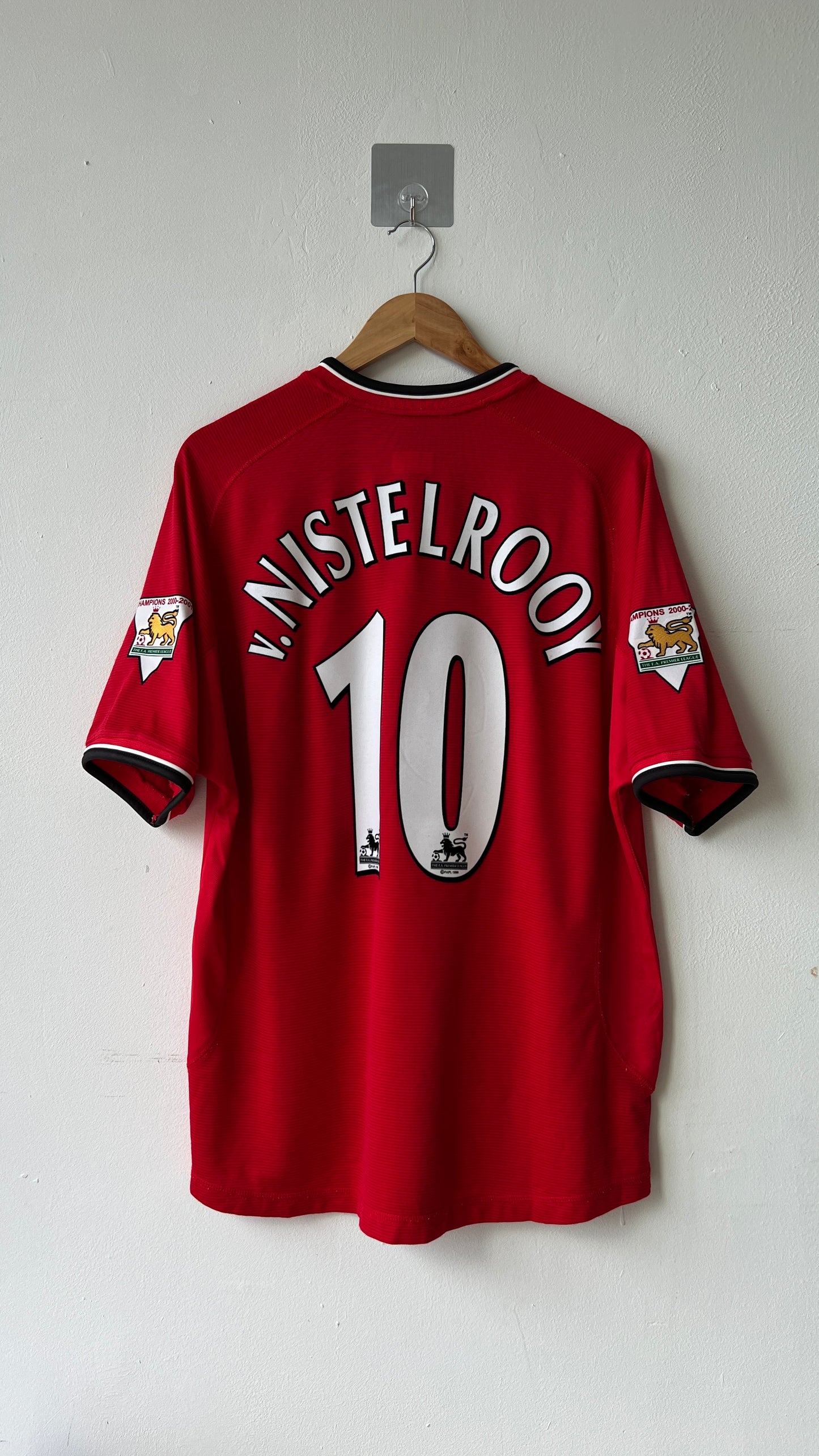 Manchester united 2000 2001 home shirt with a van nistelrooy nameset-back view