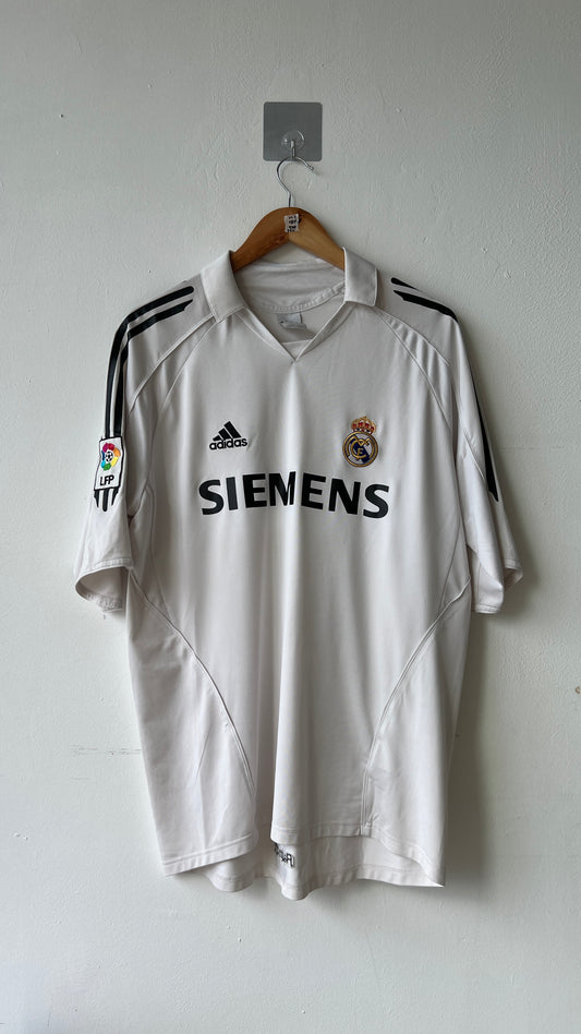 Real madrid 2005 2006 home shirt with a ronaldo nazario nameset-984338 adidas-front view